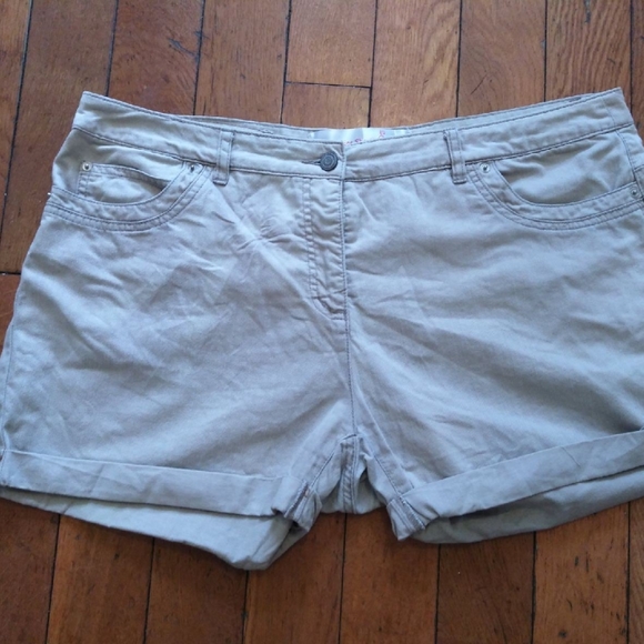 ladies long shorts size 18